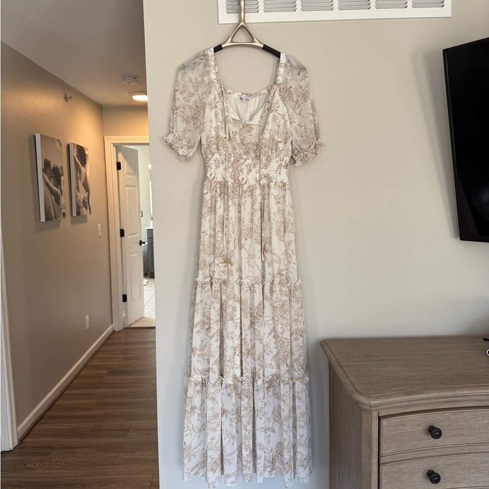 Chic Floral Maxi Dress in Cream and Brown